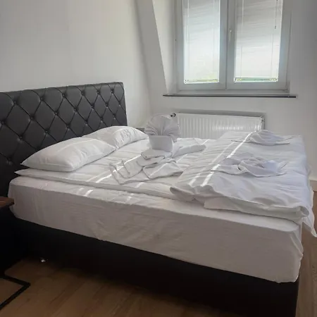 Apartment 1 2 Personen-gemeinschaftskueche-gemeinscharfts Bad Wc *